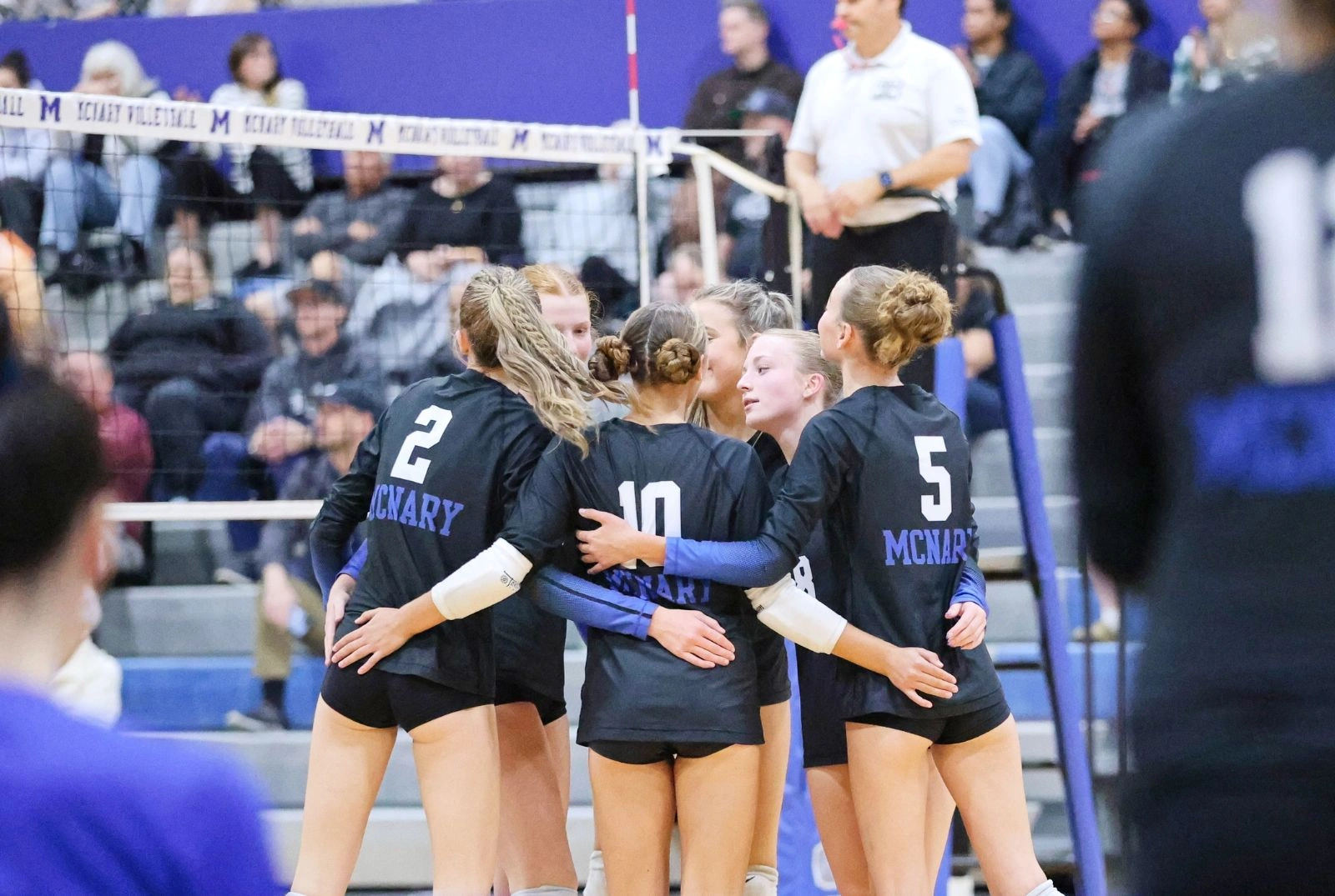 McNary HS Girls Volleyball team in huddle