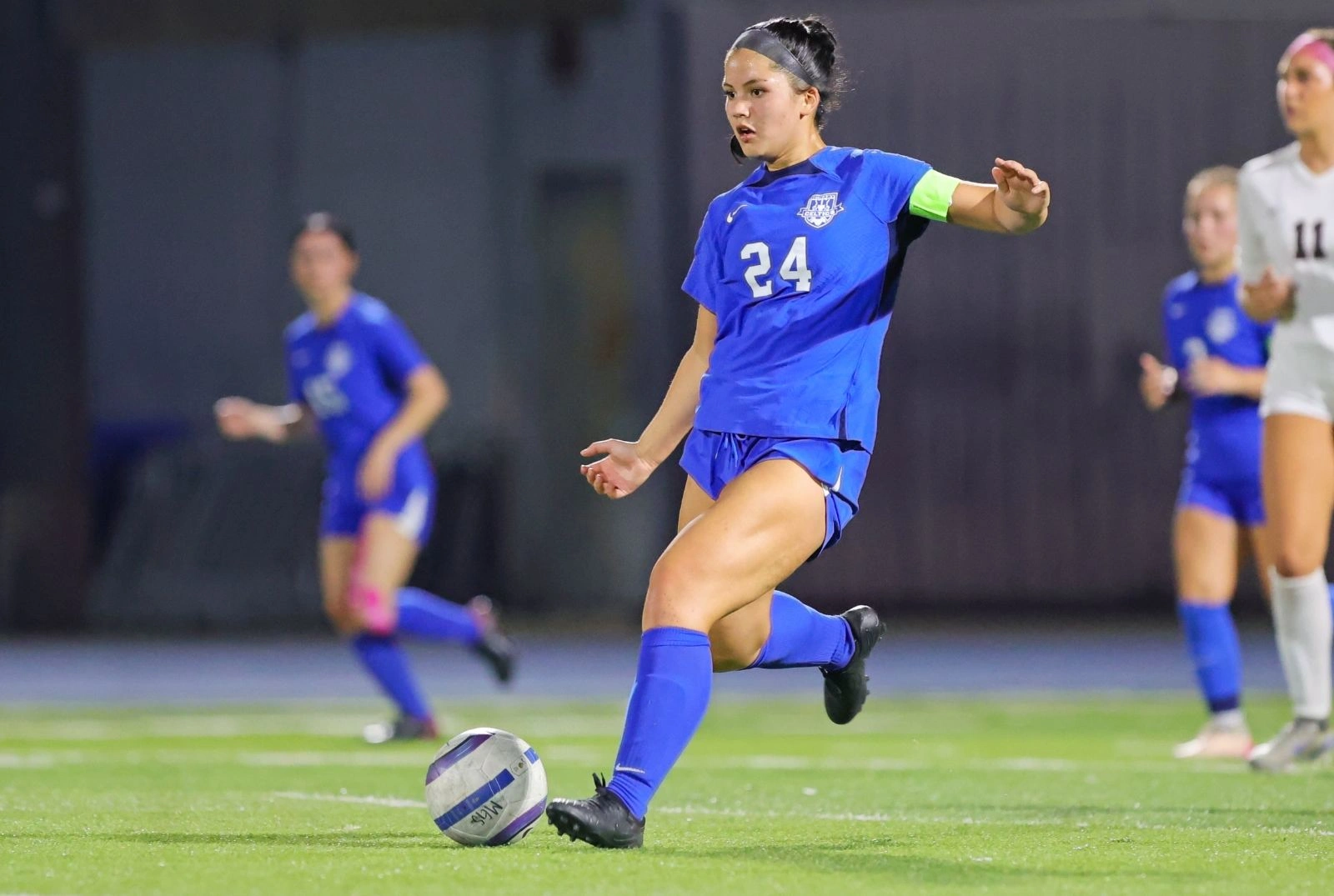 McNary HS Girls Soccer Team - girl getting ready to pass