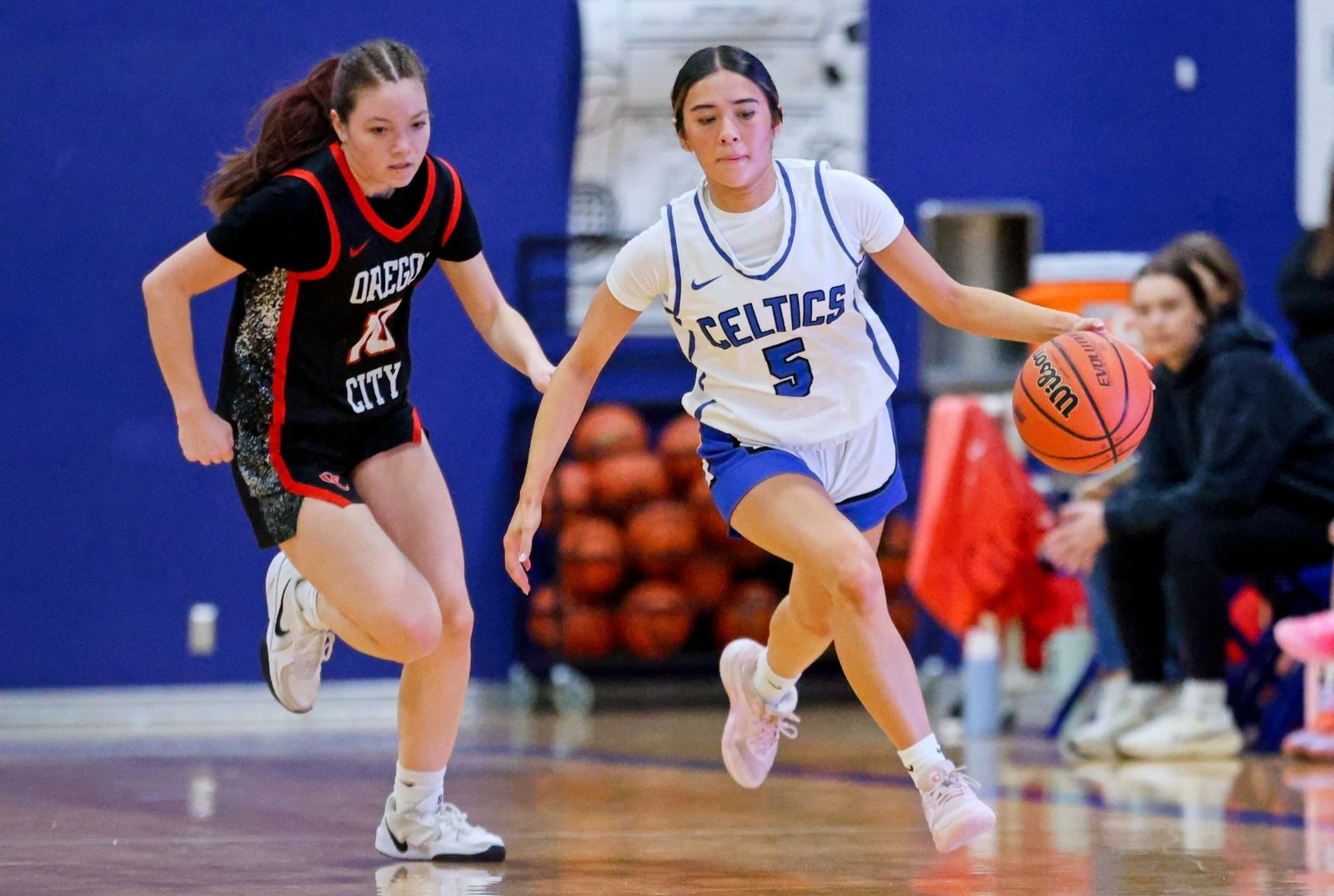 McNary HS Girls Volleyball team in huddle